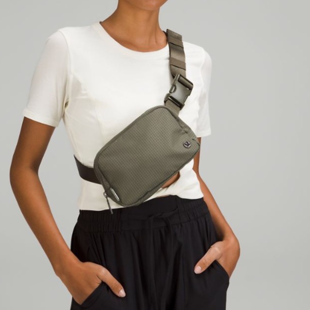 Lululemon Everywhere Belt Bag